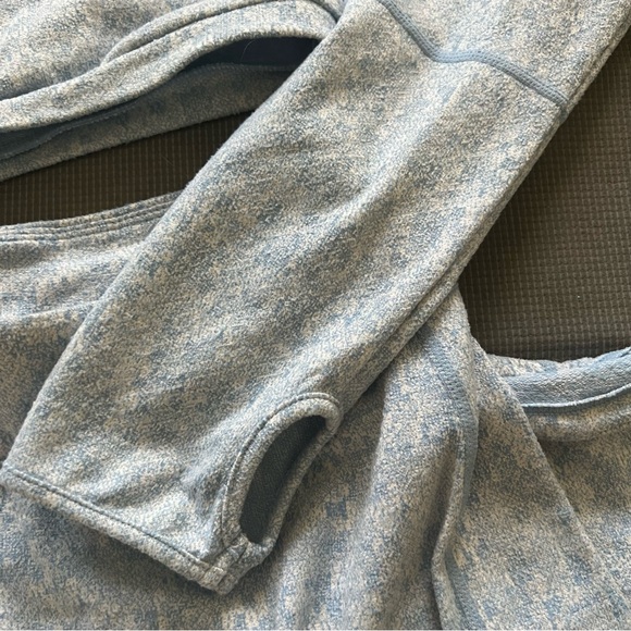 Gymshark fleur texture long sleeve crop top and leggings workout set light blue - Picture 4 of 5